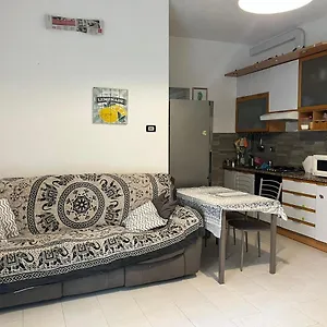 Apartment In Centro, Genua